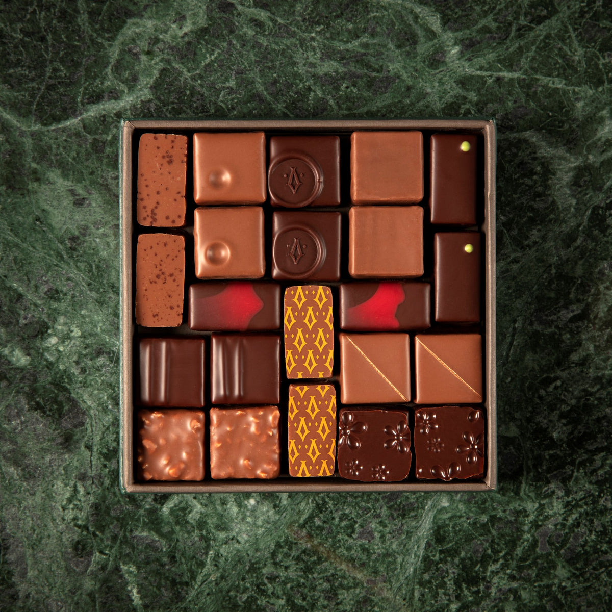 Harry Lowes - Ganache & Praline- 22 piece